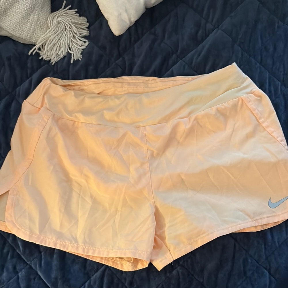 Nike Butter Yellow Athletic Shorts Lightweight Relaxed Fit Dri-Fit medium